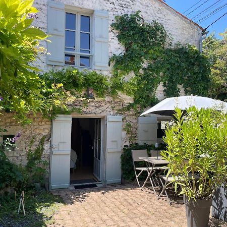 Gite Du Presbytere Port D'Envaux, Ravissante Maison De Charme Kültér fotó