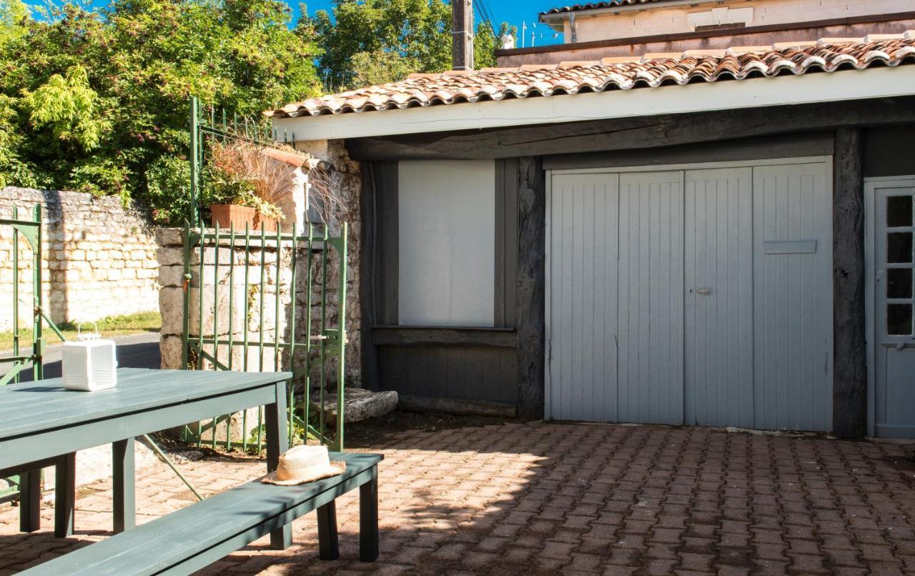 Gite Du Presbytere Port D'Envaux, Ravissante Maison De Charme Kültér fotó