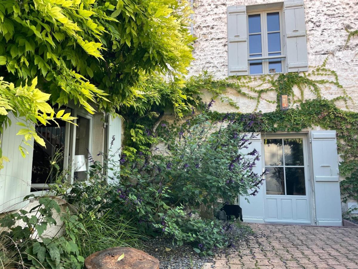 Gite Du Presbytere Port D'Envaux, Ravissante Maison De Charme Kültér fotó