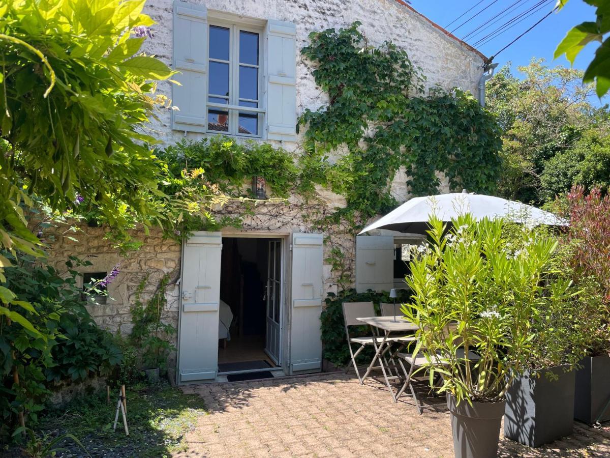 Gite Du Presbytere Port D'Envaux, Ravissante Maison De Charme Kültér fotó