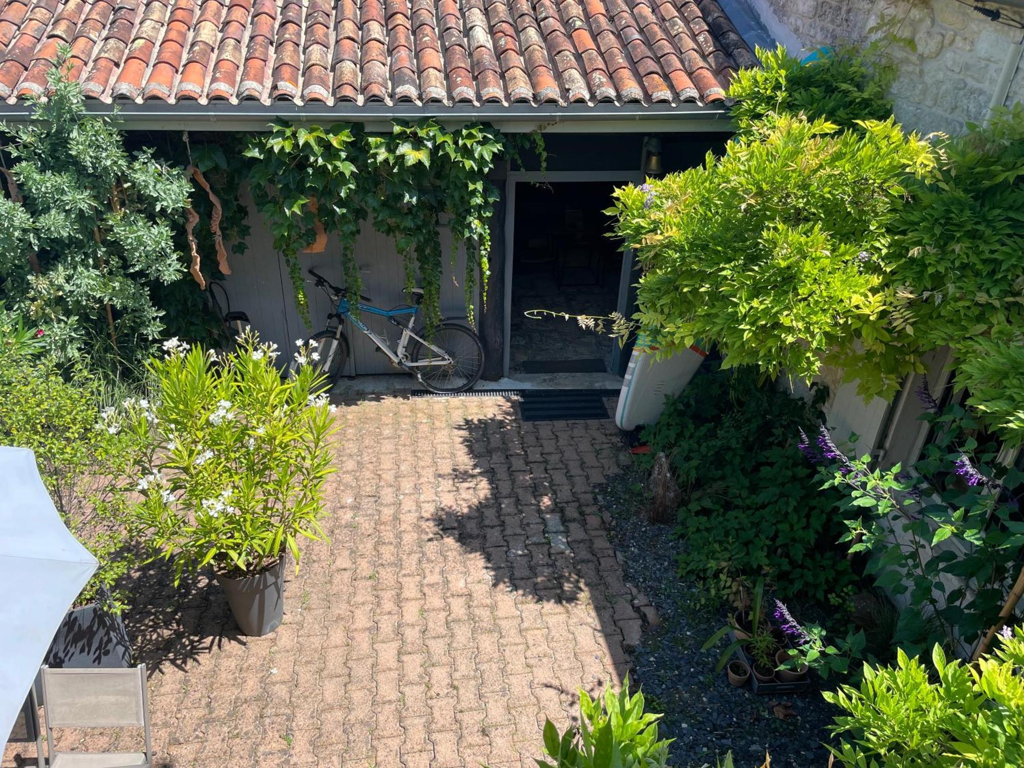 Gite Du Presbytere Port D'Envaux, Ravissante Maison De Charme Kültér fotó