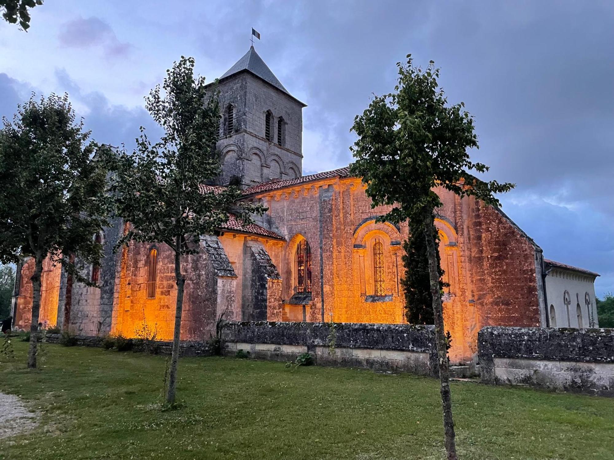 Gite Du Presbytere Port D'Envaux, Ravissante Maison De Charme Kültér fotó